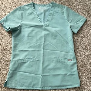 Figs scrub top